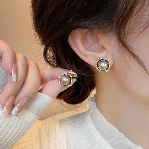 Isabel - Elegant vintage black pearl earrings