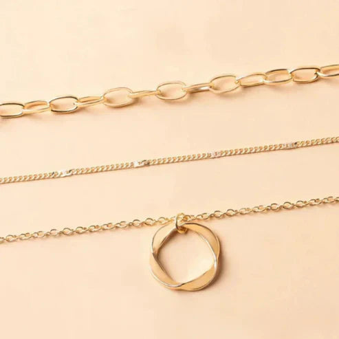 Carmen - Vintage necklace with gold chain and pendant